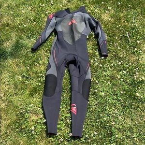 Quiksilver Black and Gray Wetsuit with Pink Details